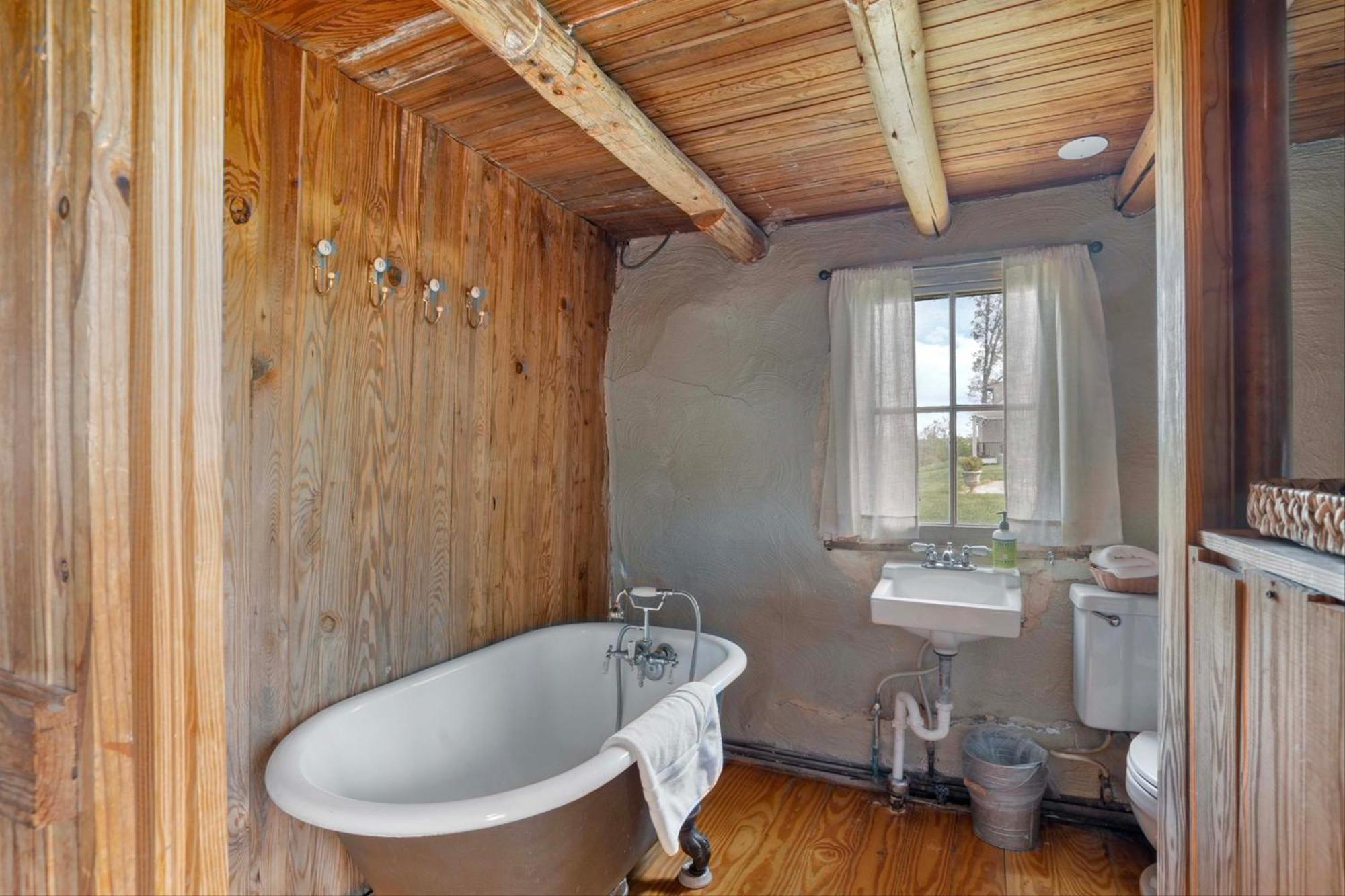 Rustic Baileys Retreat Cabin Near Wineries! Crozet ภายนอก รูปภาพ
