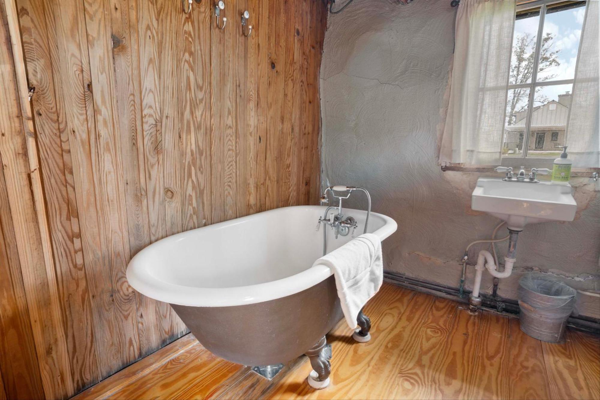 Rustic Baileys Retreat Cabin Near Wineries! Crozet ภายนอก รูปภาพ